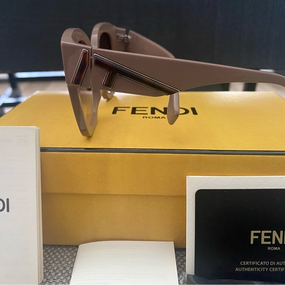 Fendi First Sunglasses color tan gradient lenses - Picture 4 of 8